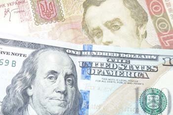 Дефіциту долара в Україні немає